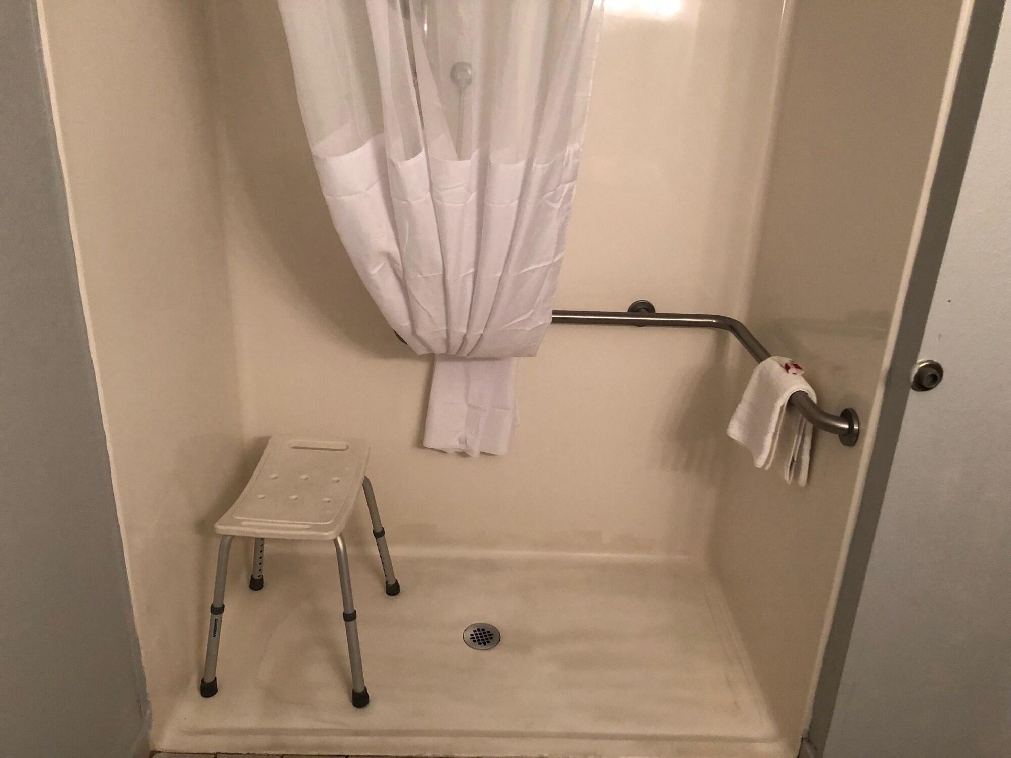 查尔斯湖/萨尔弗速8酒店 莱克查尔斯 外观 照片